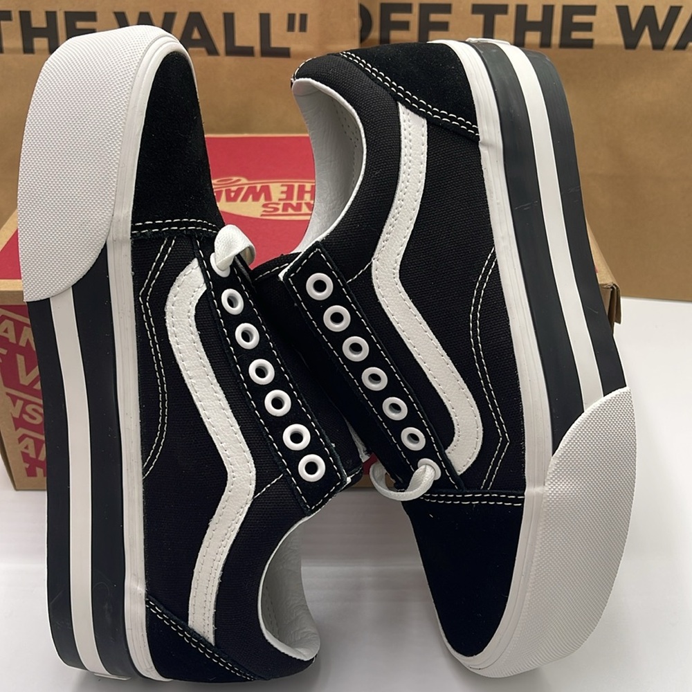 Vans Platform Sneakers Old Skool Stackform
Smarten Up Black/White
VN0009PZBZW - Picture 11 of 16